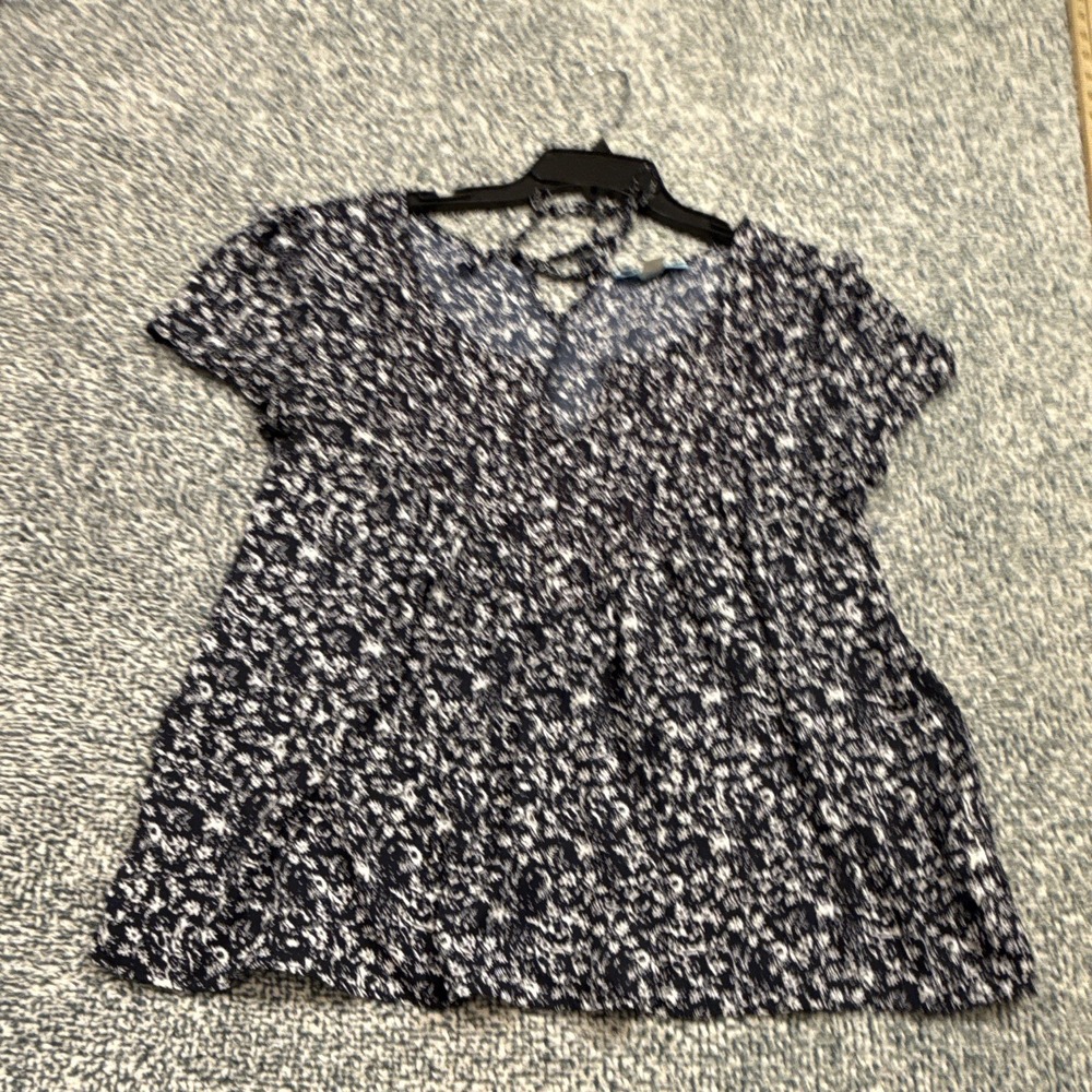 Anna Be Women's M Regular Blue/White Floral Smocked V-Neck Short Sleeve Blouse